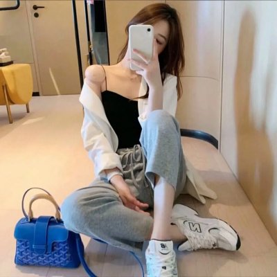 热裤荡女